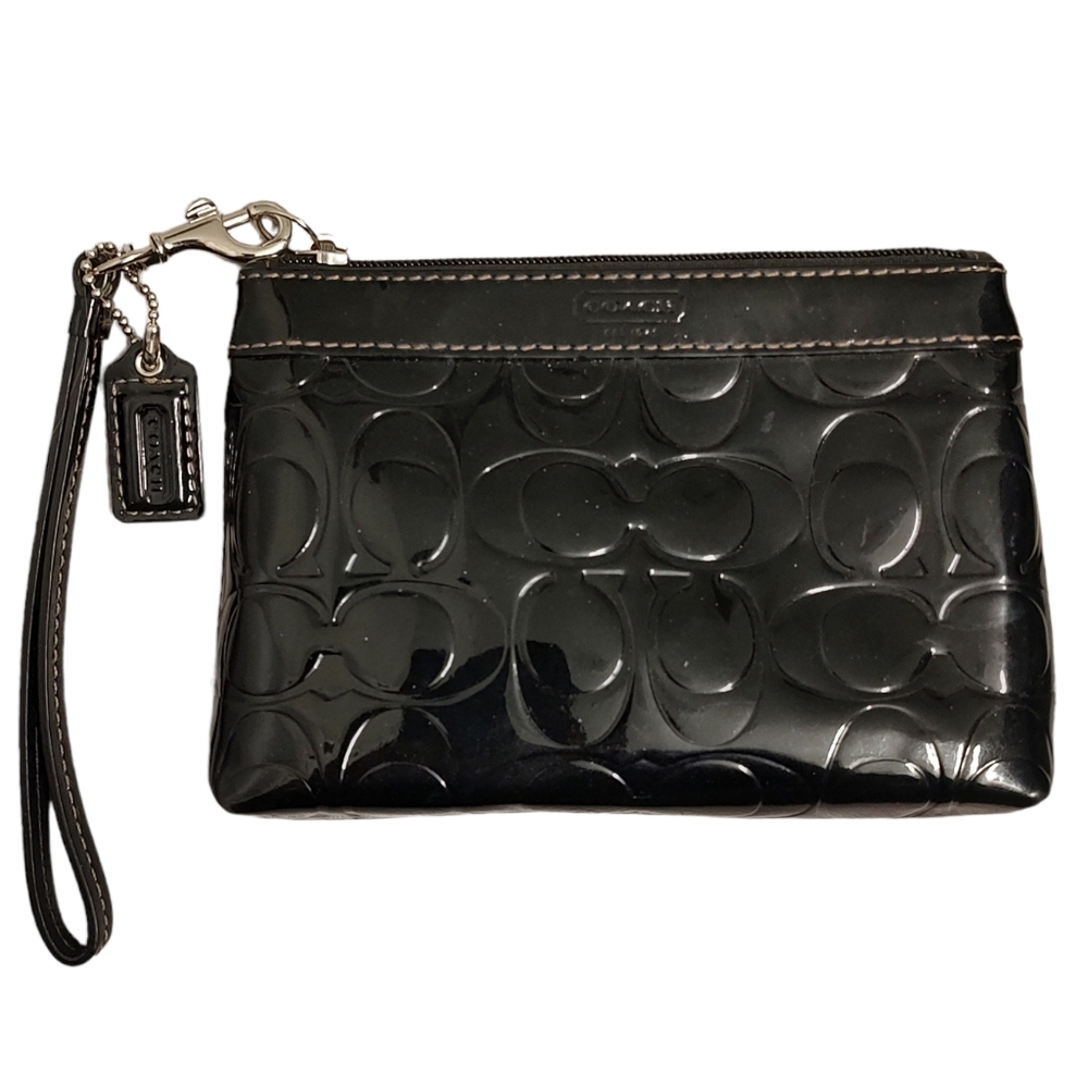 COACH Patent Leather Signature Embossed Pleated Wristlet Wallet Black F43639